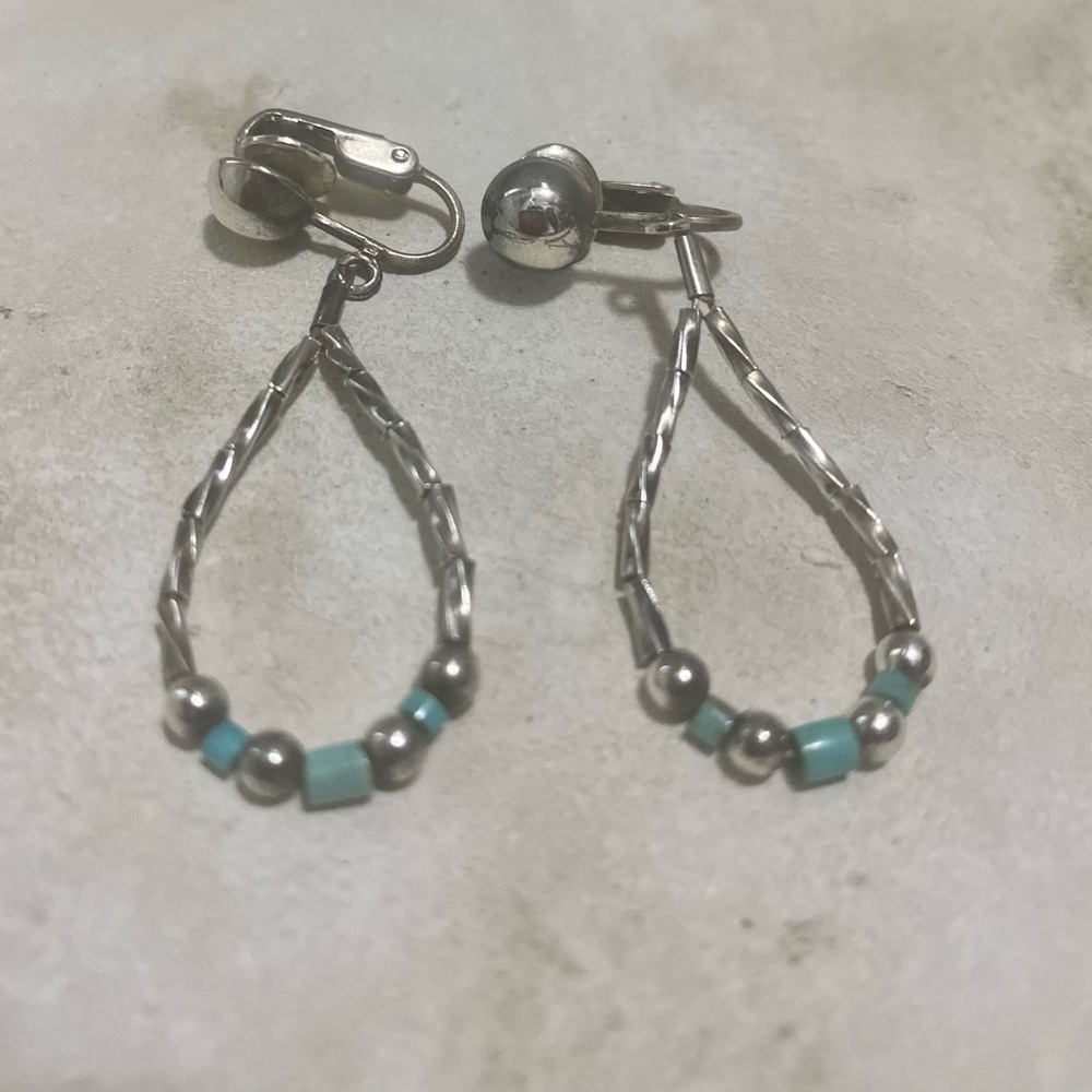 Vintage, 1970s Sterling Silver & Turquoise Wire-strung Clip Earrings 🌵